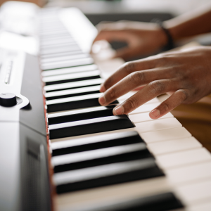 Piano — Jóvenes y Adultos – Piano for Youth and Adults